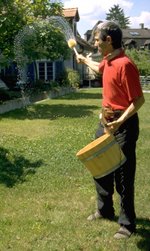 Hornmist mit dem Rührgerät verteilen Hornmist mit dem Rührgerät verteilen